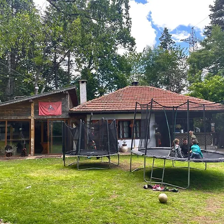 Kъщичка в полите на планина витоша с коне и животни 3* Szófia