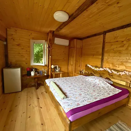 Guest house Kъщичка в полите на планина витоша с коне и животни Sofia